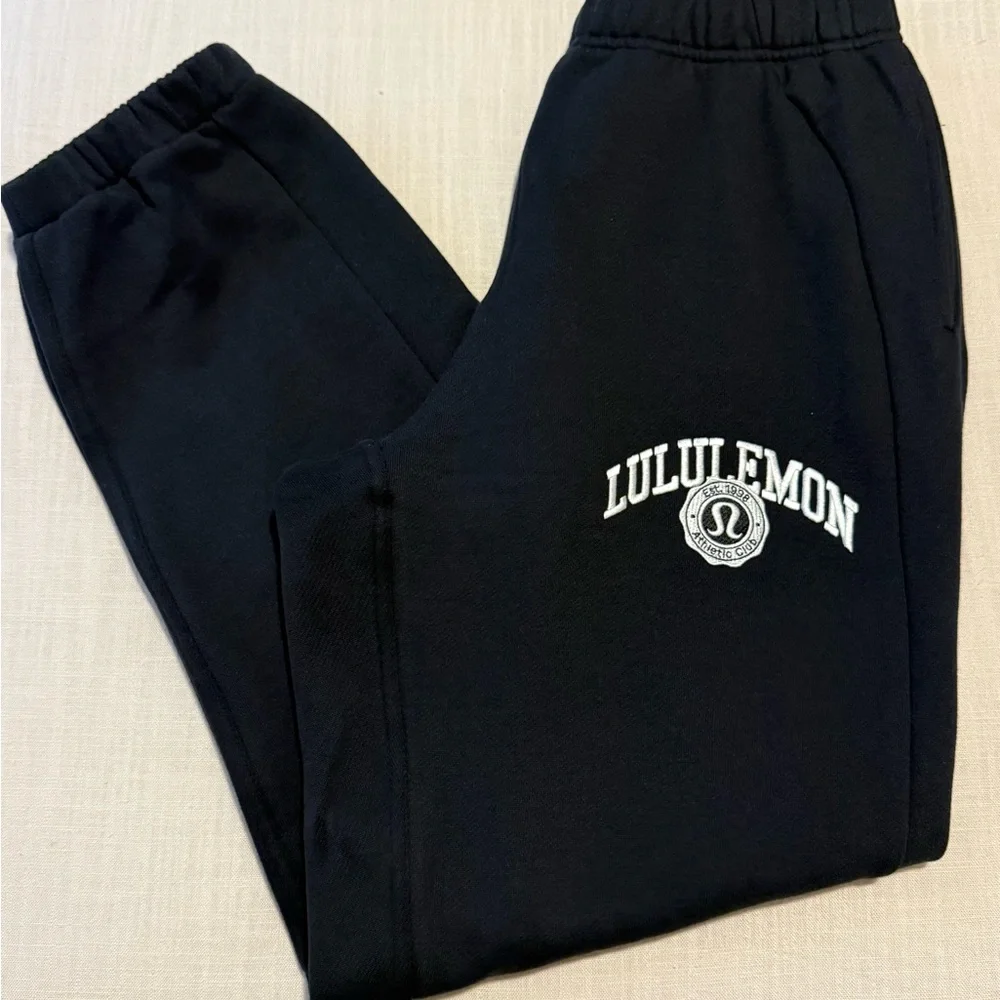 Lululemon Scuba Mid-Rise Oversized Jogger - Picture 1 of 3